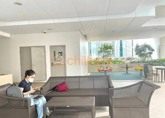 Chic Bgc Across Uptown Mall #ournw9b Holiday home Manila