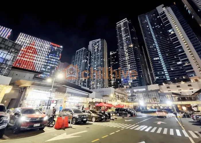 Chic Bgc Across Uptown Mall #ournw9b Holiday home *