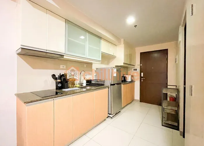 Chic Bgc Across Uptown Mall #ournw9b * Manila