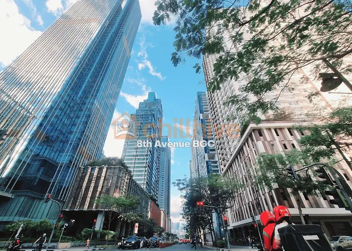 Chic Bgc Across Uptown Mall #ournw9b Holiday home *