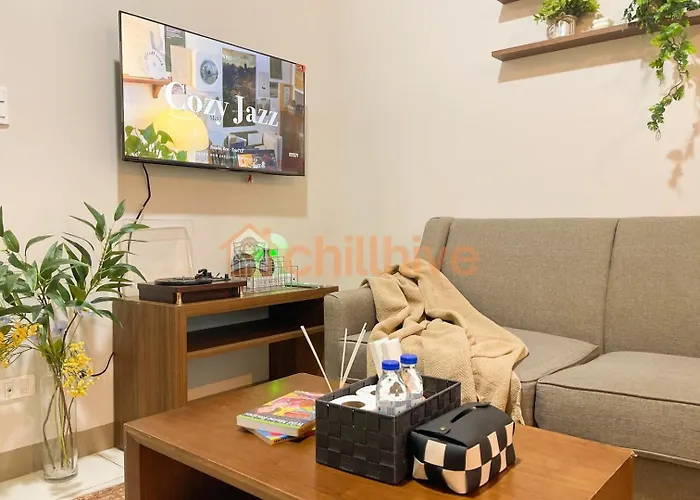 Chic Bgc Across Uptown Mall #ournw9b Holiday home *
