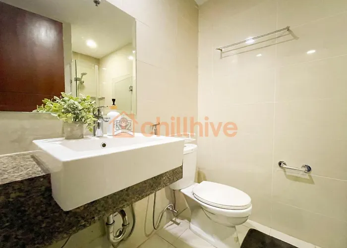 Chic Bgc Across Uptown Mall #ournw9b Holiday home Manila