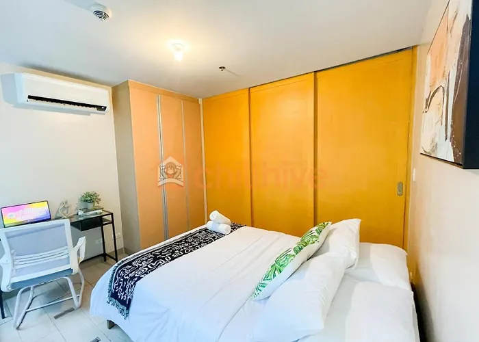 Holiday home Chic Bgc Across Uptown Mall #ournw9b