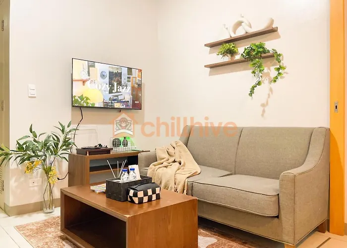 Chic Bgc Across Uptown Mall #ournw9b *