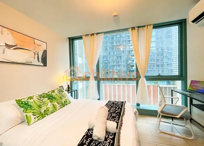 Holiday home Chic Bgc Across Uptown Mall #ournw9b