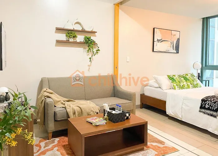 Holiday home Chic Bgc Across Uptown Mall #ournw9b *